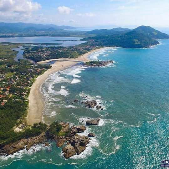 Casa com piscina de cachoeira  Casa com piscina de cachoeira