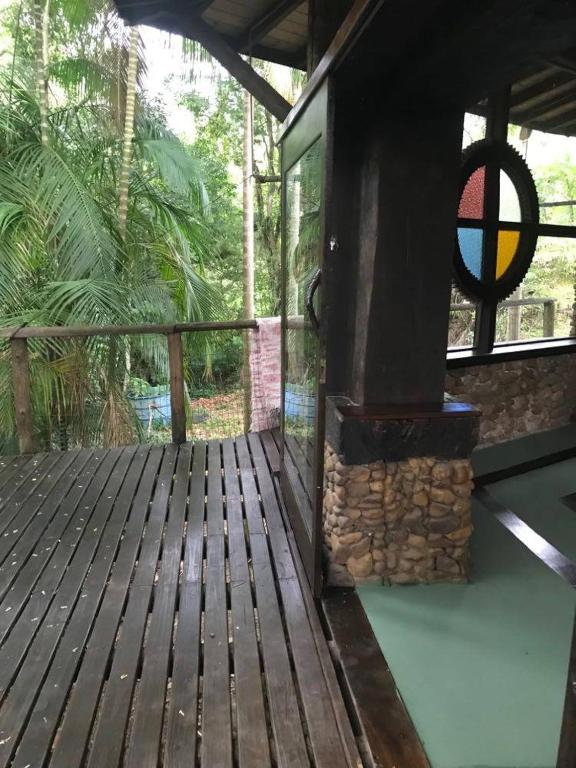 Casa com piscina de cachoeira  Casa com piscina de cachoeira