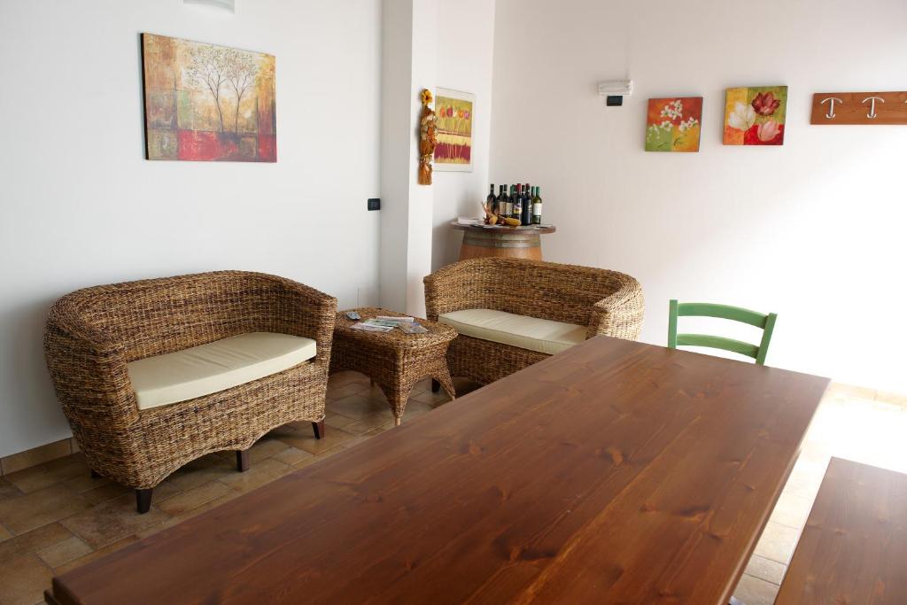 A seating area at Agriturismo il Cascinale