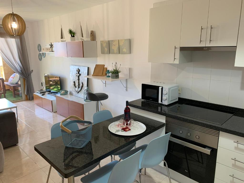 A kitchen or kitchenette at Maria Perla Medano