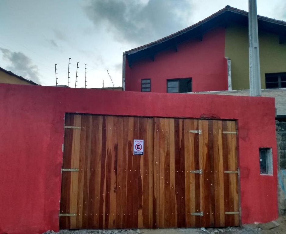  Excelente Sobrado em Mongaguá a 100 mts da praia.