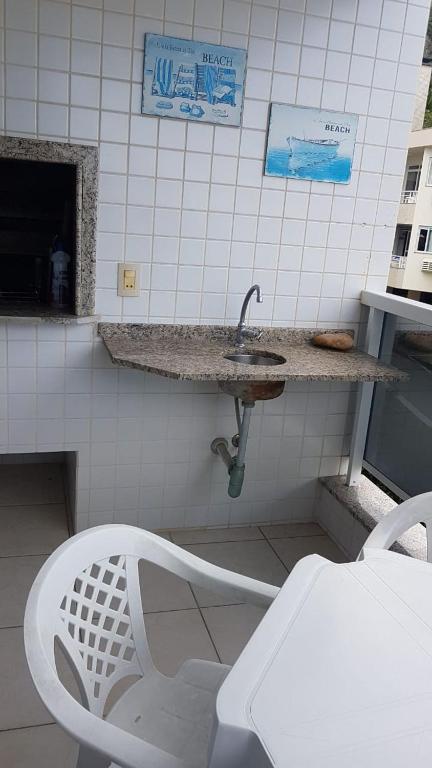 Apartamento Praia brava 100 metros da praia