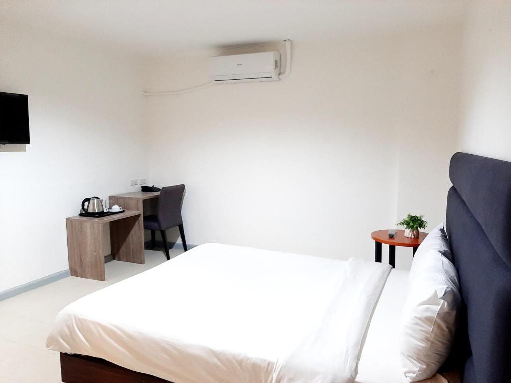 Postel nebo postele na pokoji v ubytování Anex Hotel near US Embassy