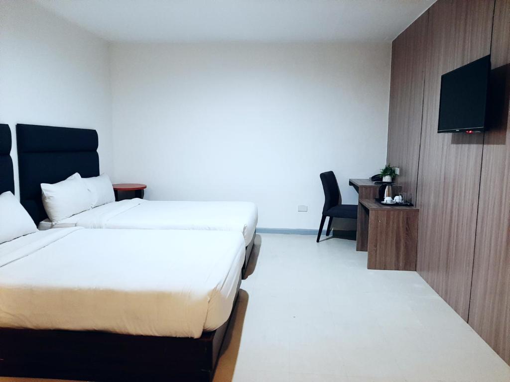 Postel nebo postele na pokoji v ubytování Anex Hotel near US Embassy