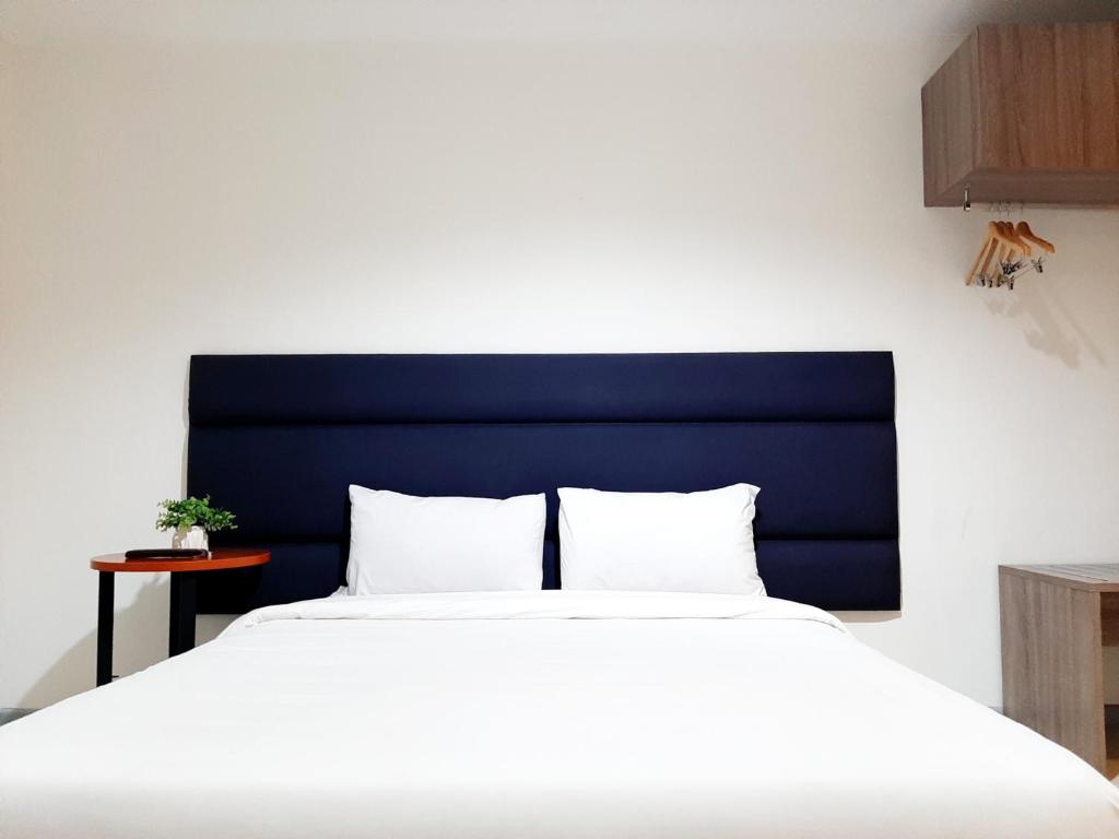 Postel nebo postele na pokoji v ubytování Anex Hotel near US Embassy