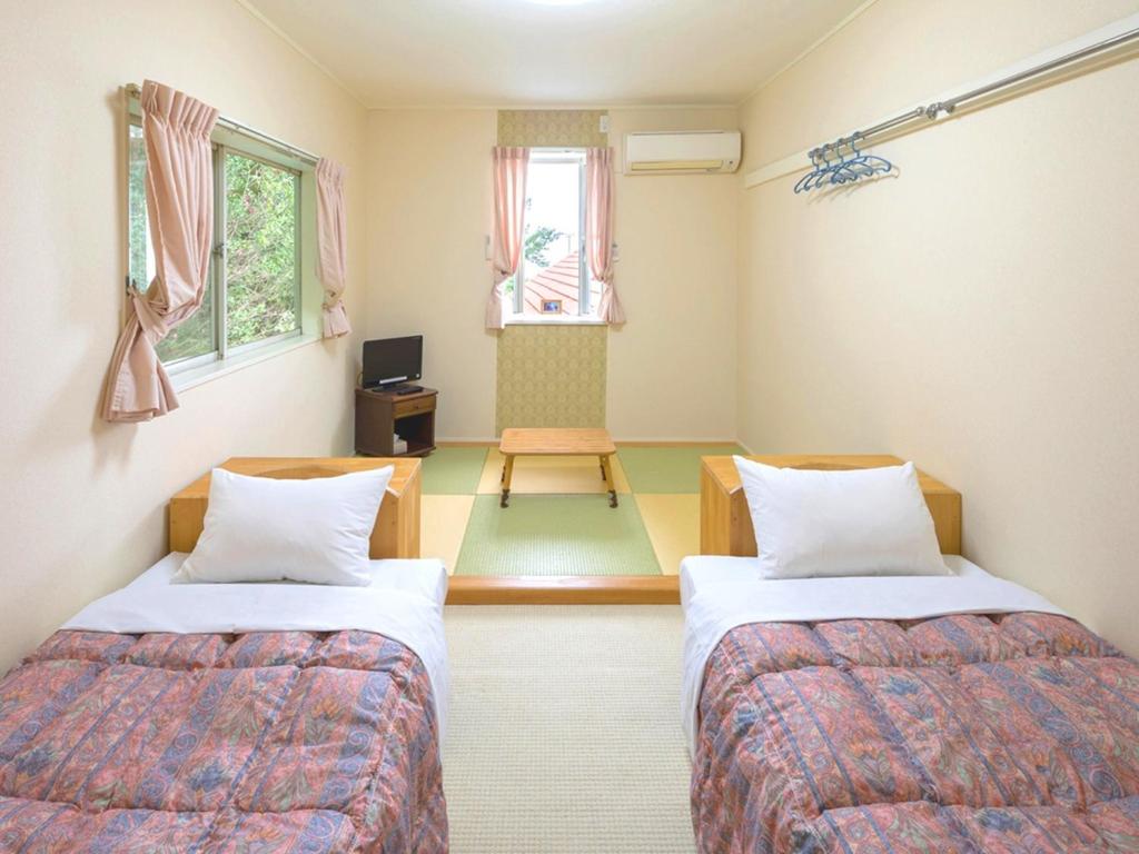 a room with two beds and a television in it at Kamo-gun - Hotel / Vacation STAY 50720 in Okawa