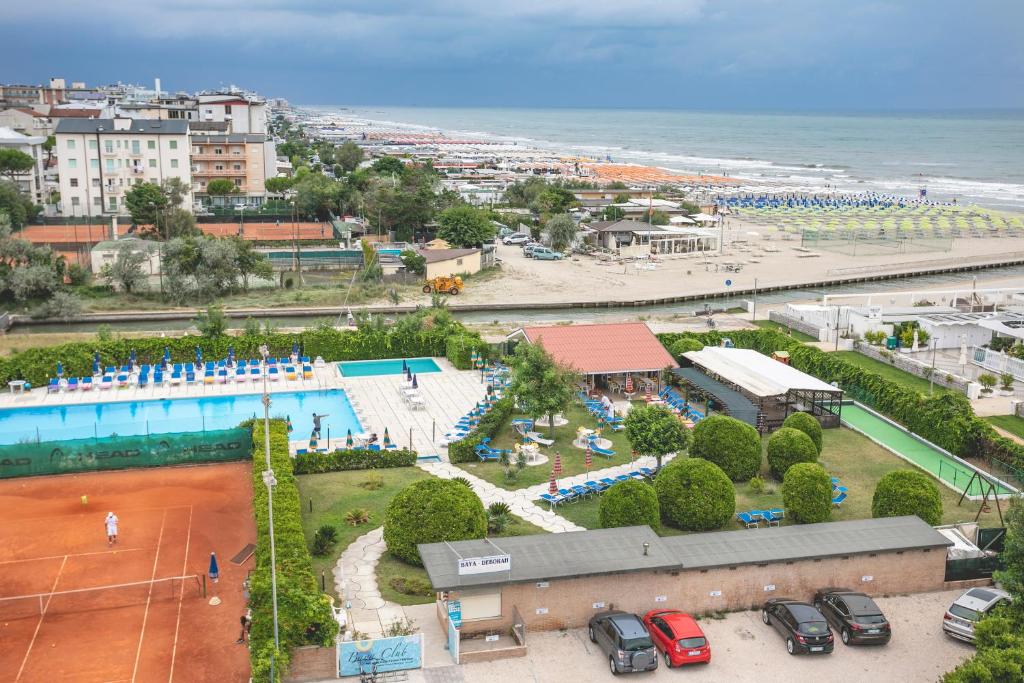 Bazén v ubytování Hotel Baya - in centro, sul mare nebo v jeho okolí