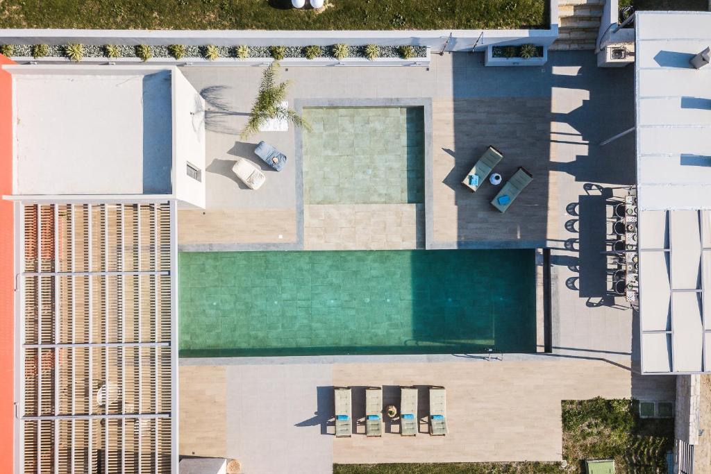 an overhead view of a swimming pool and a building at Villa Aori in Kariá