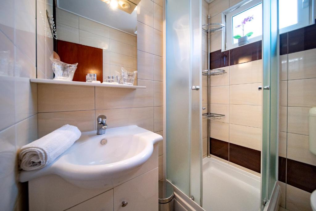 Koupelna v ubytování Apartments Lazarić