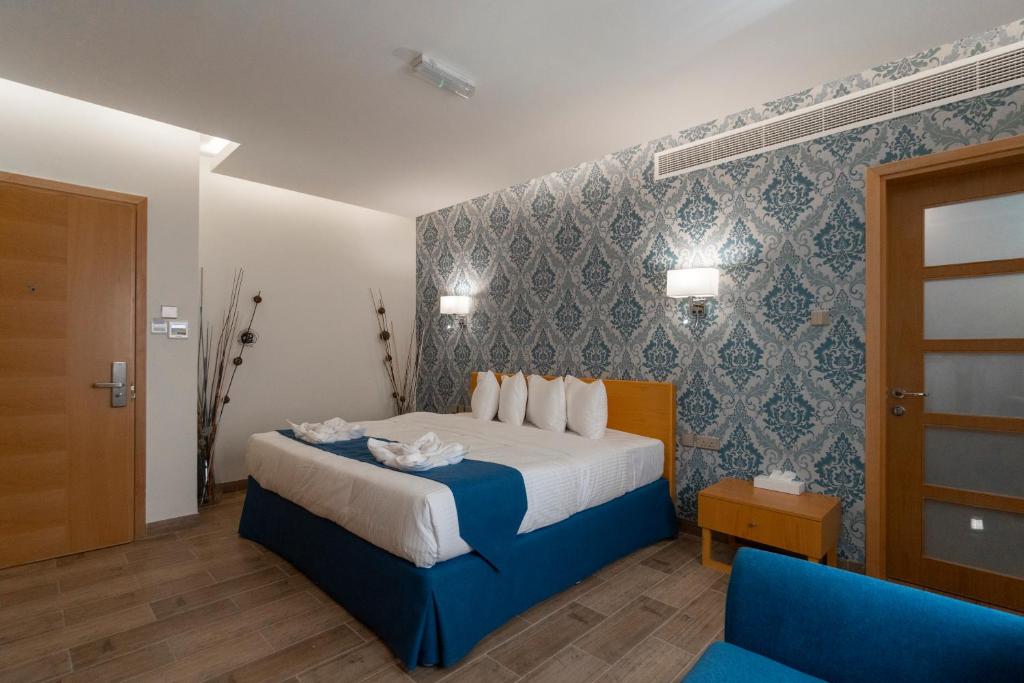 Sama Muscat Hotel tesisinde bir odada yatak veya yataklar