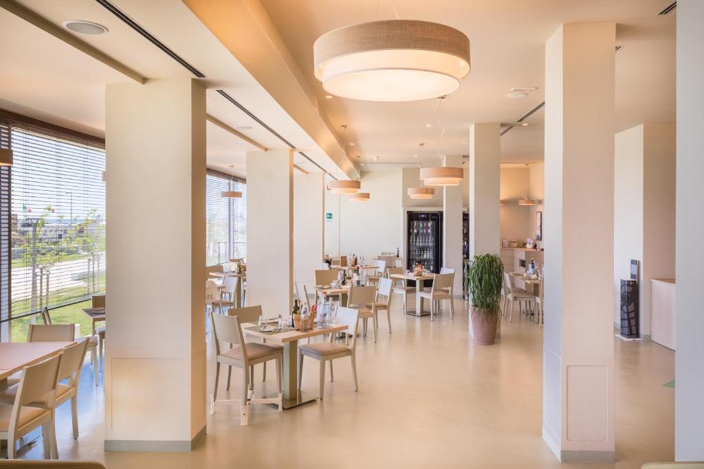 Restaurace v ubytování Hotel Baya - in centro, sul mare