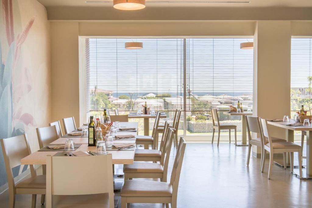 Restaurace v ubytování Hotel Baya - in centro, sul mare