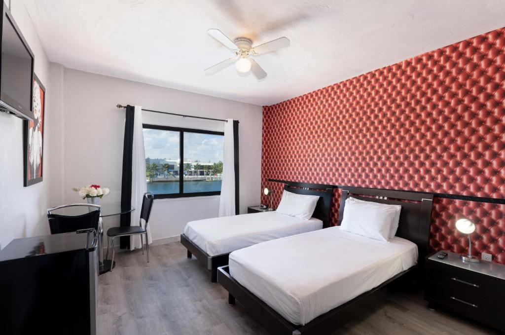 Postel nebo postele na pokoji v ubytování Notebook Miami Beach