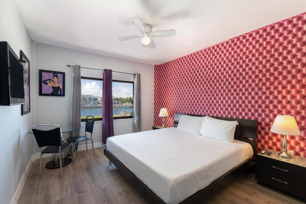 Postel nebo postele na pokoji v ubytování Notebook Miami Beach