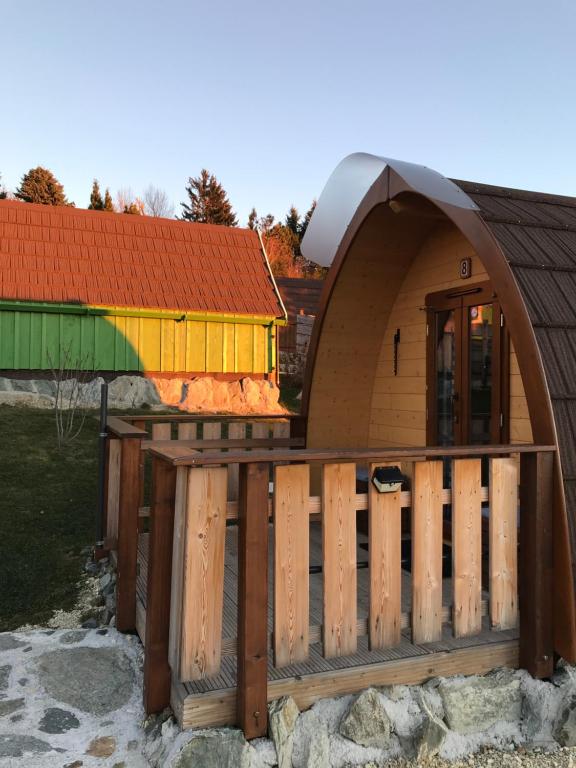 Budova, kde se prázdninový areál nachází