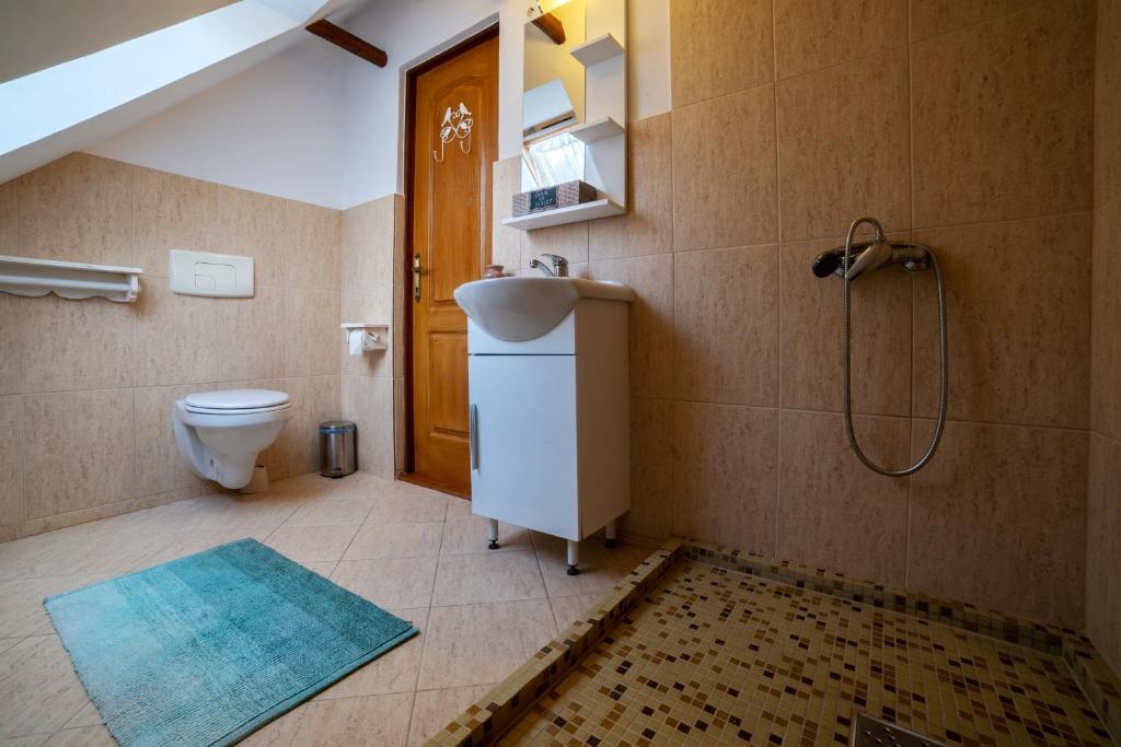 Ett badrum på Casa cu Suflet