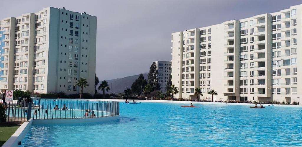 Bazén v ubytování Departamento Lago & Mar nebo v jeho okolí