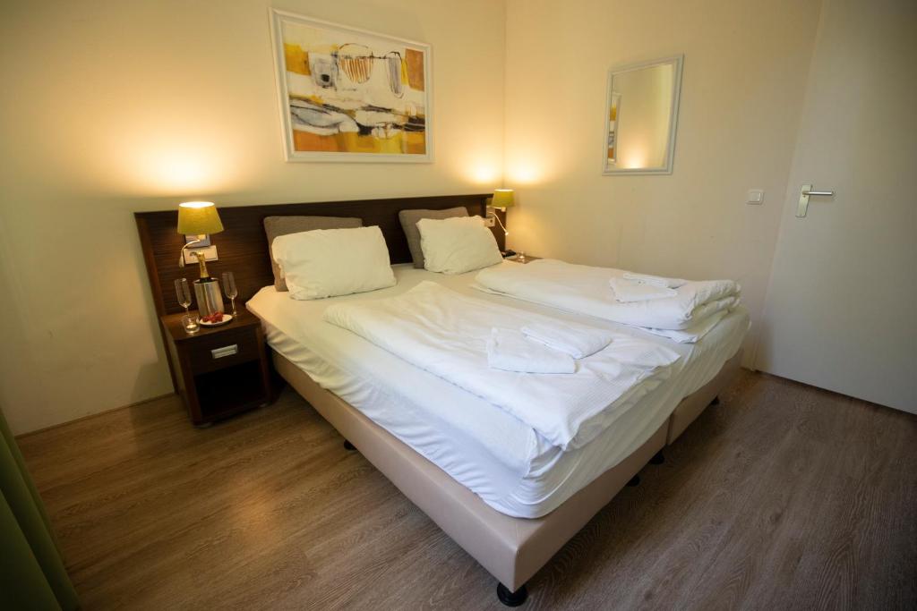 Dormio Resort Eifeler Tor - Three-Bedroom Apartment