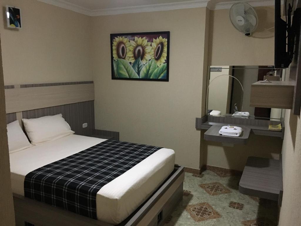 Una cama o camas en una habitación de Hotel Don Juan