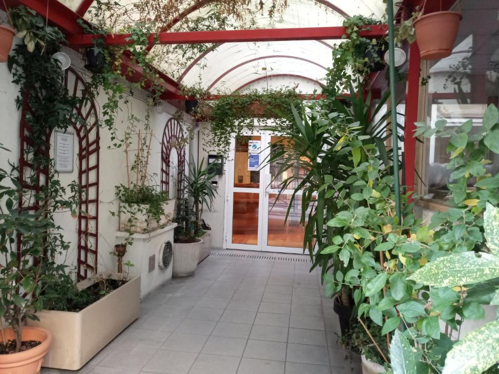 Hôtel De La Perdrix Rouge - Resim 11