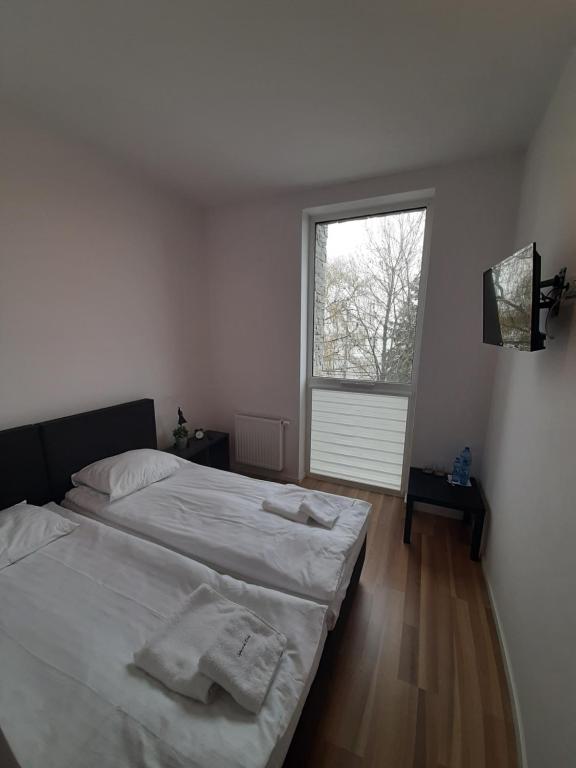 Posteľ alebo postele v izbe v ubytovaní Apartamenty Szlachecki Dwór