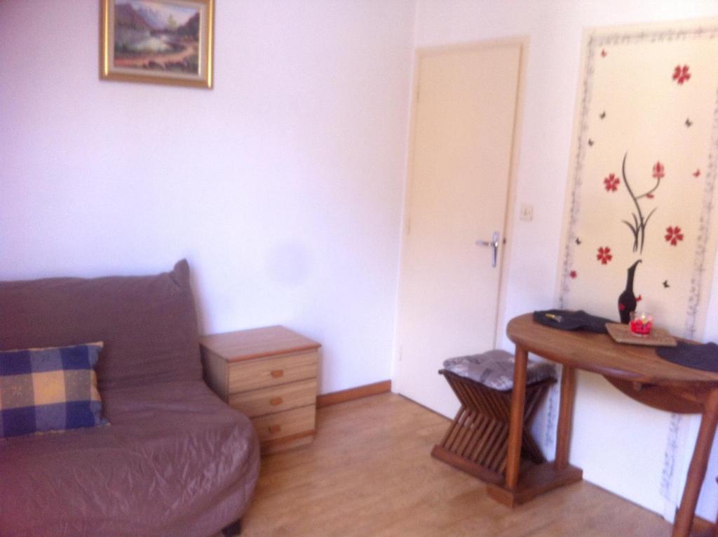 Studio confortable, Rennes les bains, 17 m² + Balcon - Housity