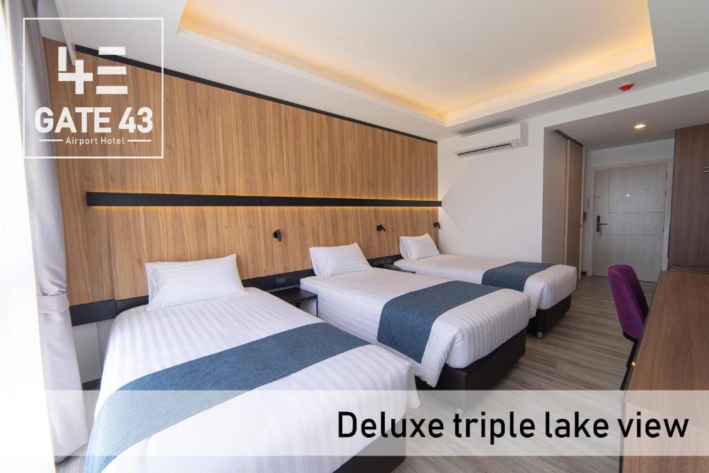 Postel nebo postele na pokoji v ubytování Gate43 Airport Hotel