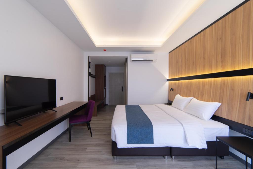 TV a/nebo společenská místnost v ubytování Gate43 Airport Hotel