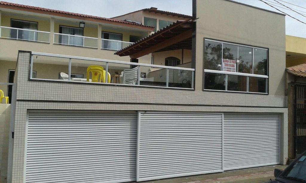  Casa Duplex com Piscina Excelente localização em Iriri