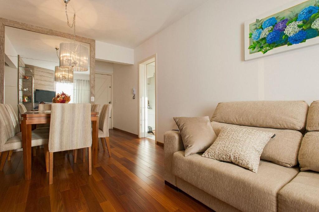  Apartamento completo com 2 quartos no centro de Canela