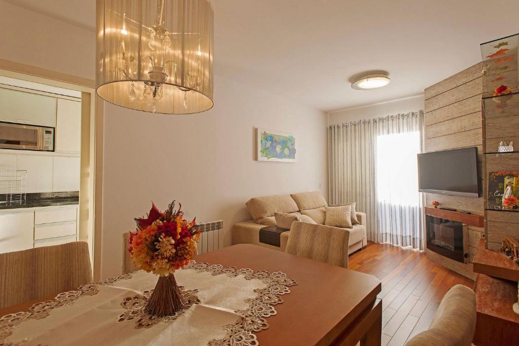  Apartamento completo com 2 quartos no centro de Canela