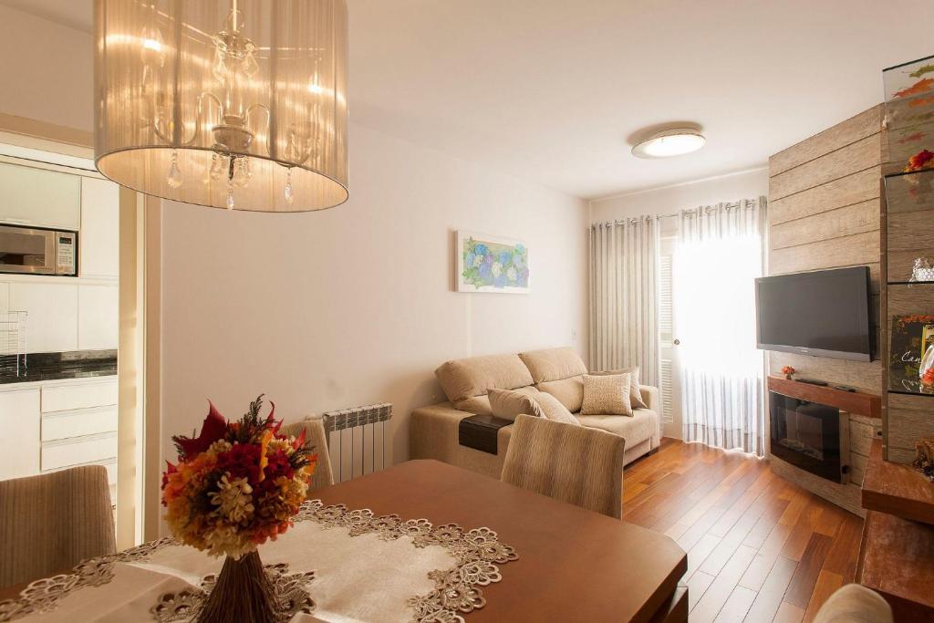  Apartamento completo com 2 quartos no centro de Canela