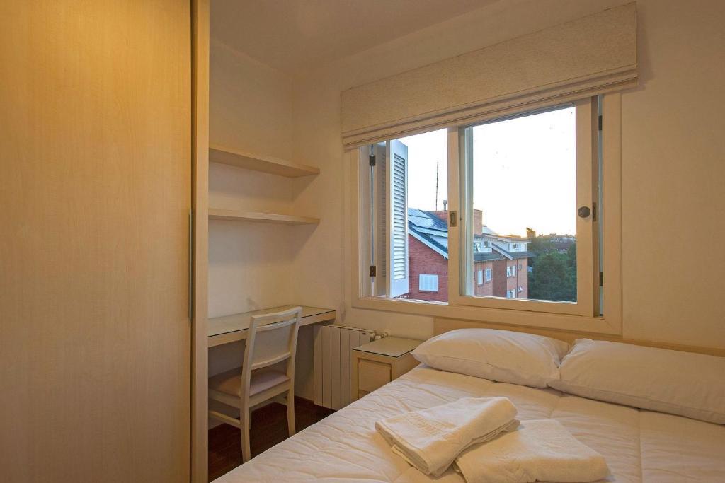  Apartamento completo com 2 quartos no centro de Canela