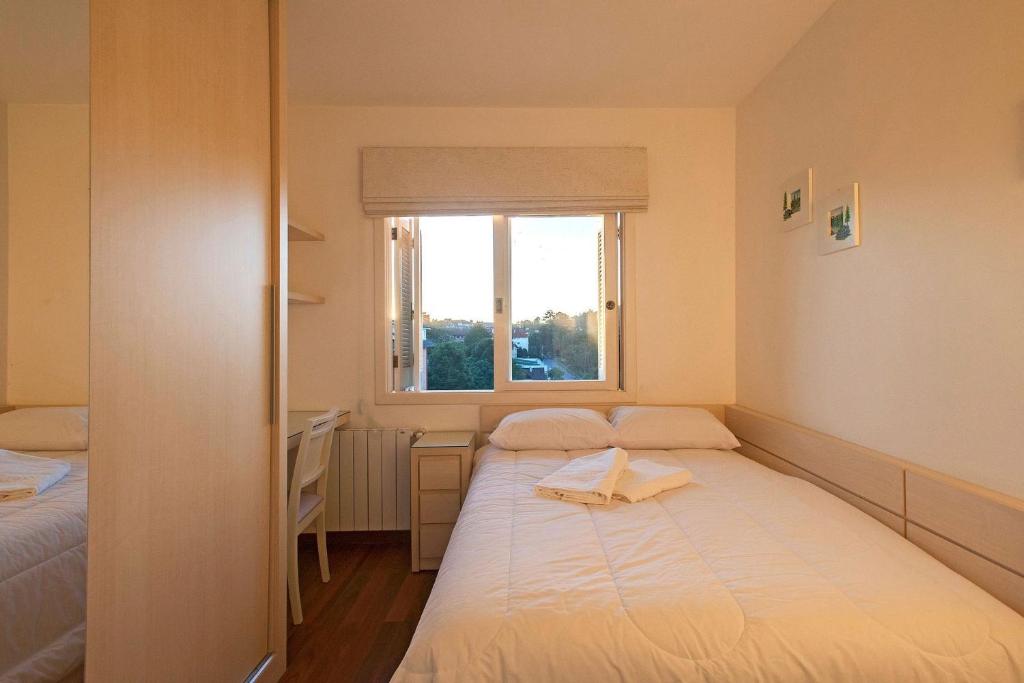  Apartamento completo com 2 quartos no centro de Canela