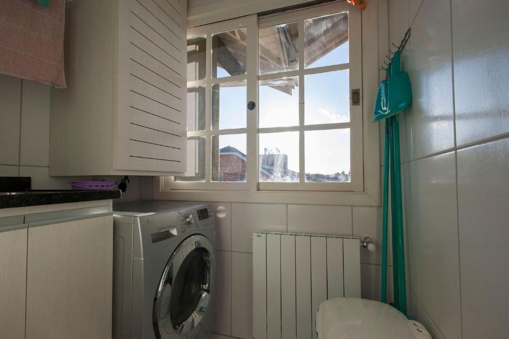  Apartamento completo com 2 quartos no centro de Canela