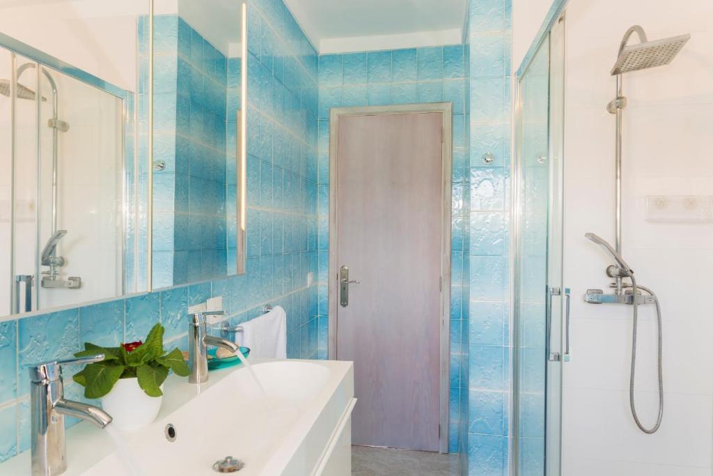 A bathroom at 080 Casa Can Xim ETV8770 by Mallorca Charme