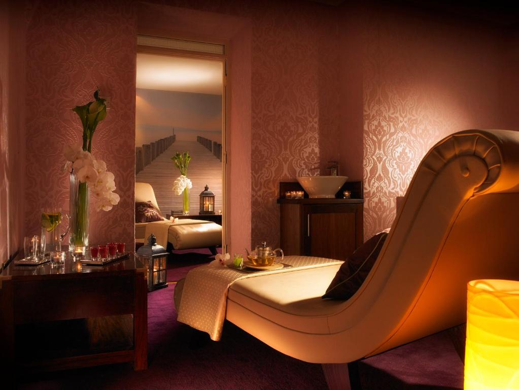 Posezení v ubytování Faithlegg Hotel