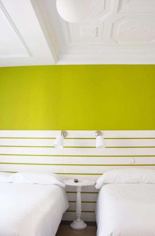 Posteľ alebo postele v izbe v ubytovaní Hostal Boreal Mistral