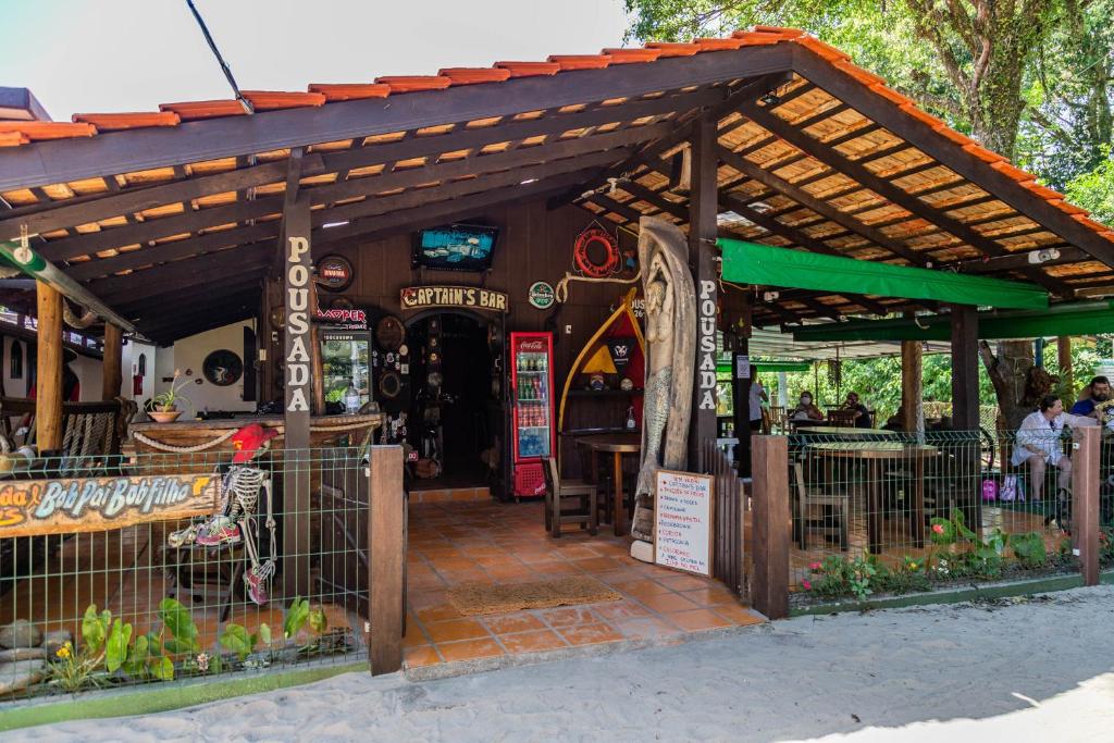 a restaurant with a wooden structure with a roof at Pousada Bob Pai & Bob Filho in Ilha do Mel