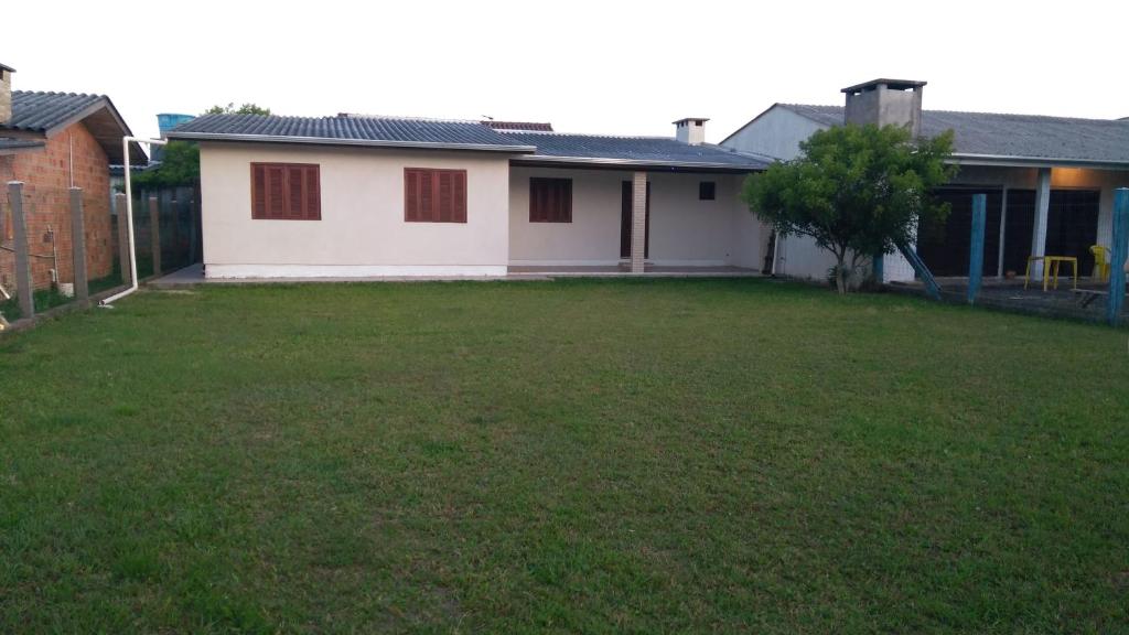  Casa Grande com amplo terreno em Imbé