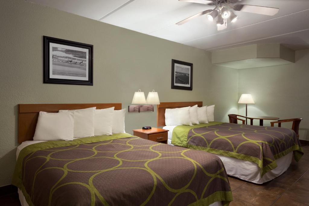 Super 8 by Wyndham South Padre Island photo