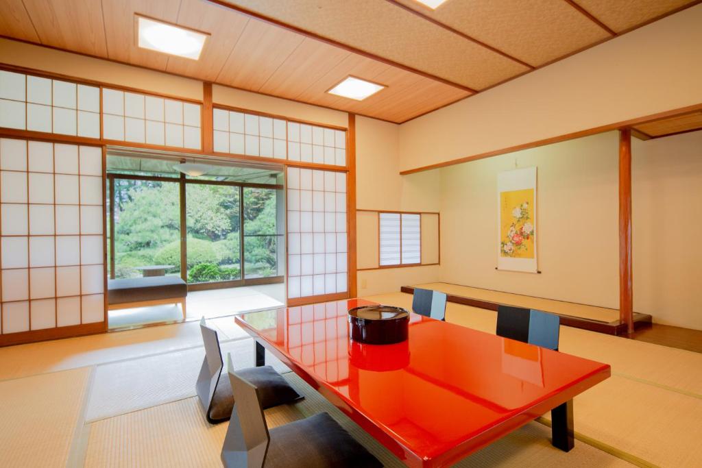 Posezení v ubytování Suisui Garden Ryokan (in the Art Hotel Kokura New Tagawa)
