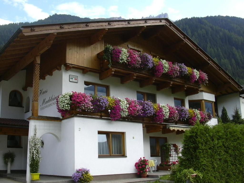 a building with flowers on the side of it at Haus Madeleine in Neustift im Stubaital