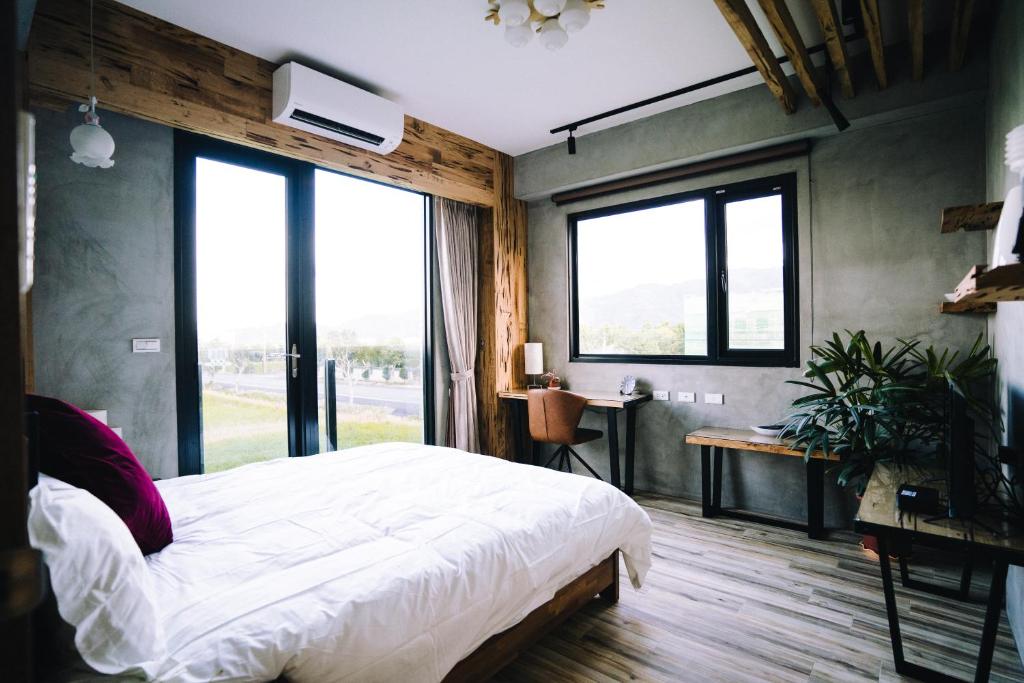 Postel nebo postele na pokoji v ubytování 似禾苑民宿 Siheyuan Homestay