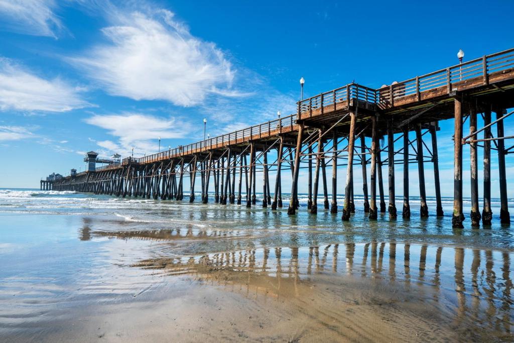 Oceanside Rocks Family Vacation Home - 