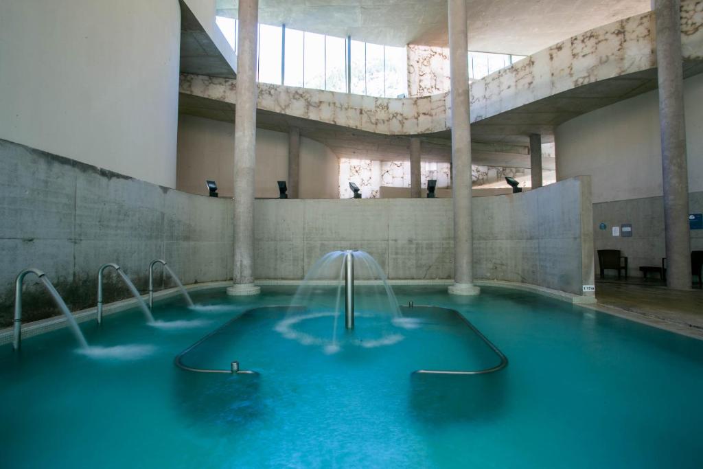 Bazén v ubytování Hotel Continental Balneario de Panticosa nebo v jeho okolí