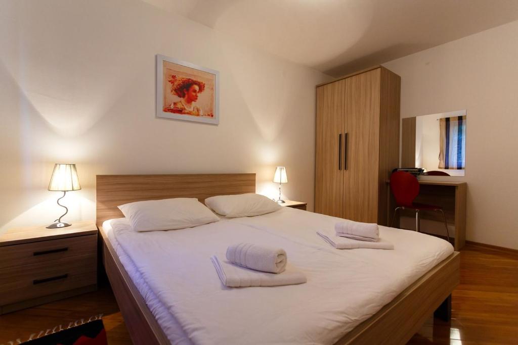 Postel nebo postele na pokoji v ubytování Apartments Adria