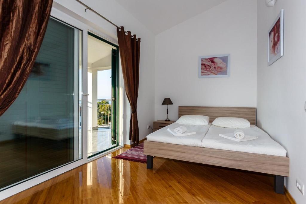 Postel nebo postele na pokoji v ubytování Apartments Adria