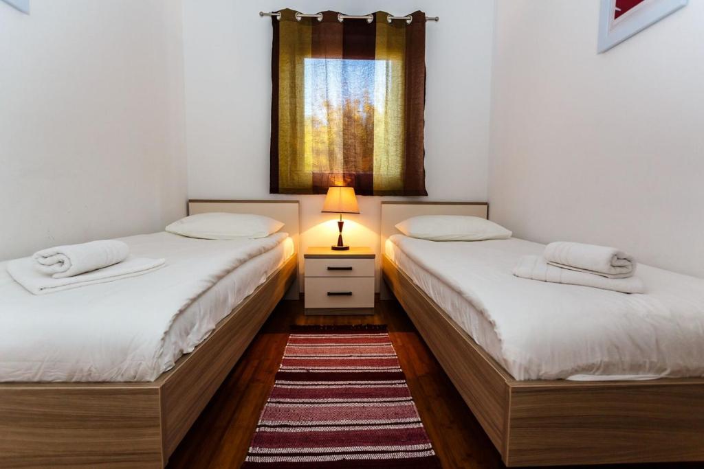 Postel nebo postele na pokoji v ubytování Apartments Adria