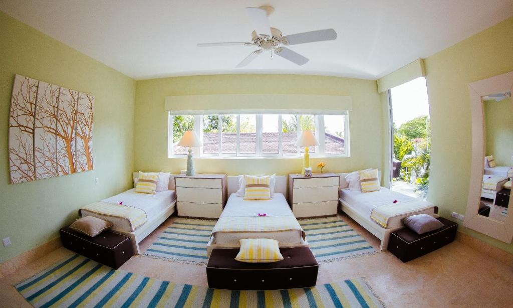 Posezení v ubytování Unbelievable Villa with Pool - Perfect Family Vacay